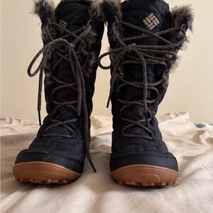 COLUMBIA Minx III Women’s Winter Boots Size 9